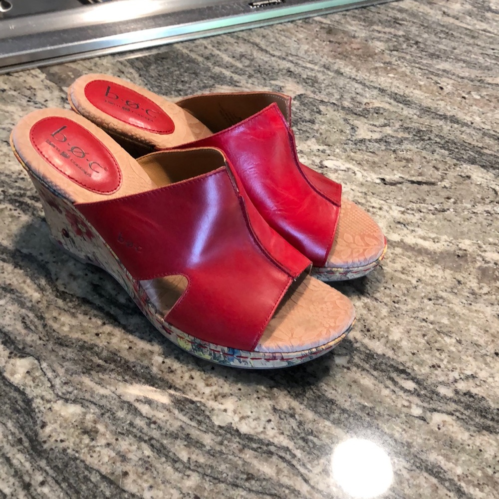 Sz 9 born concept wedges.  B.o.c red floral